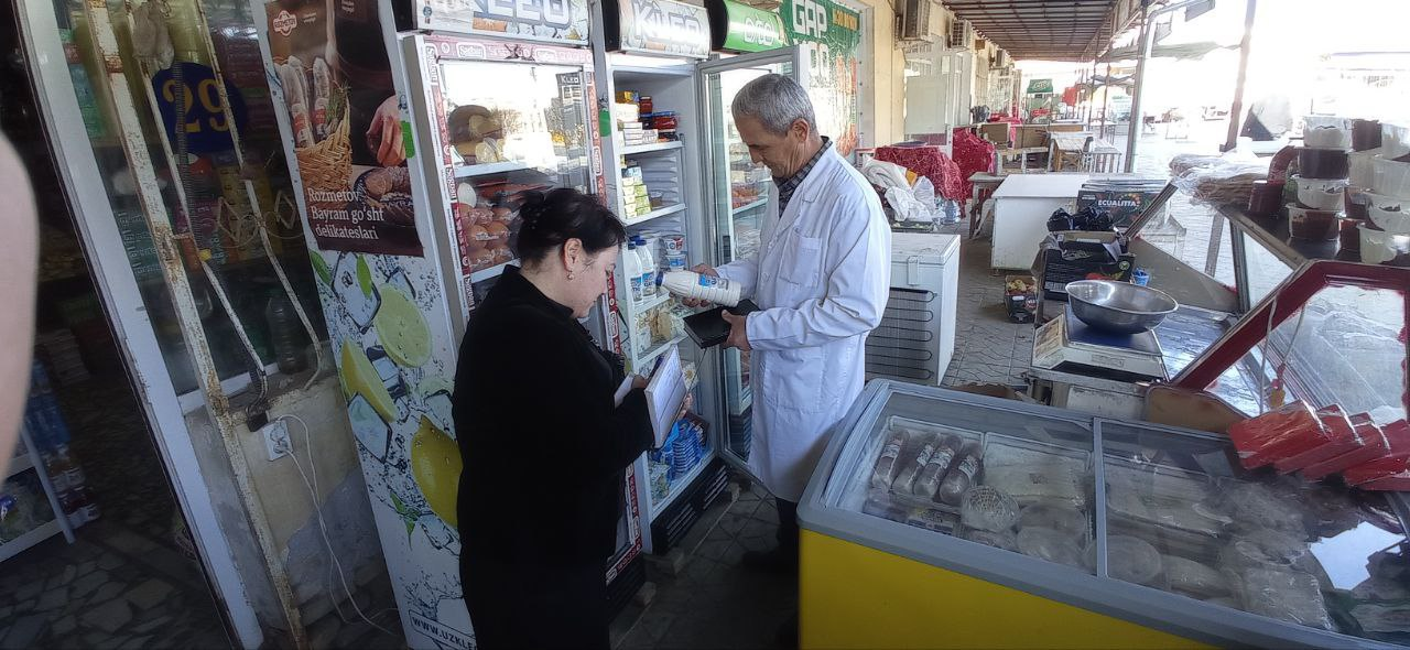"Xonqa dexkon bozor" MChJda savdo shaxobchalari raxbarlariga sanitariya targ’ibot ishlari o'tkazildi.