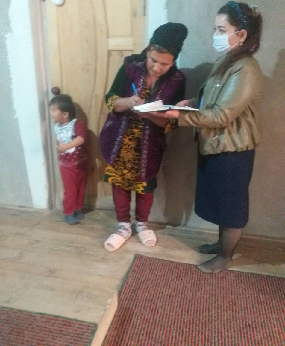 Sanepidkomitaning Xorazm viloyati Xonqa tuman bo’limi mutaxassislari tomonidan “Navoiy” qishlog’i “Zinoxos” mahallasida Gepatit A kasalligi ochog’ida dizenfeksiya ishlari va yuqumli kasalliklarni oldini olish bo'yicha tushuntirishlar olib borildi.