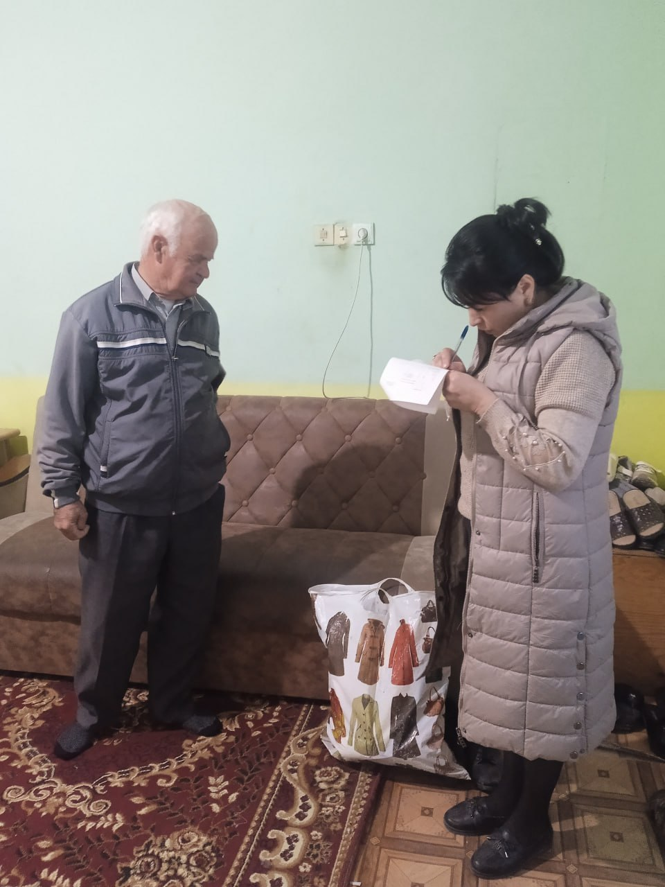 Sanepidkomitaning Xorazm viloyati Xonqa tuman bo’limi mutaxassislari tomonidan «Vatanparvar” maxallasi “Xorazm”ko’chasi 12 uyda yashovchi bemor xonadonida yani kasallik ochog’ida yakuniy dezinfeksiya chora tadbirlari olib borildi.