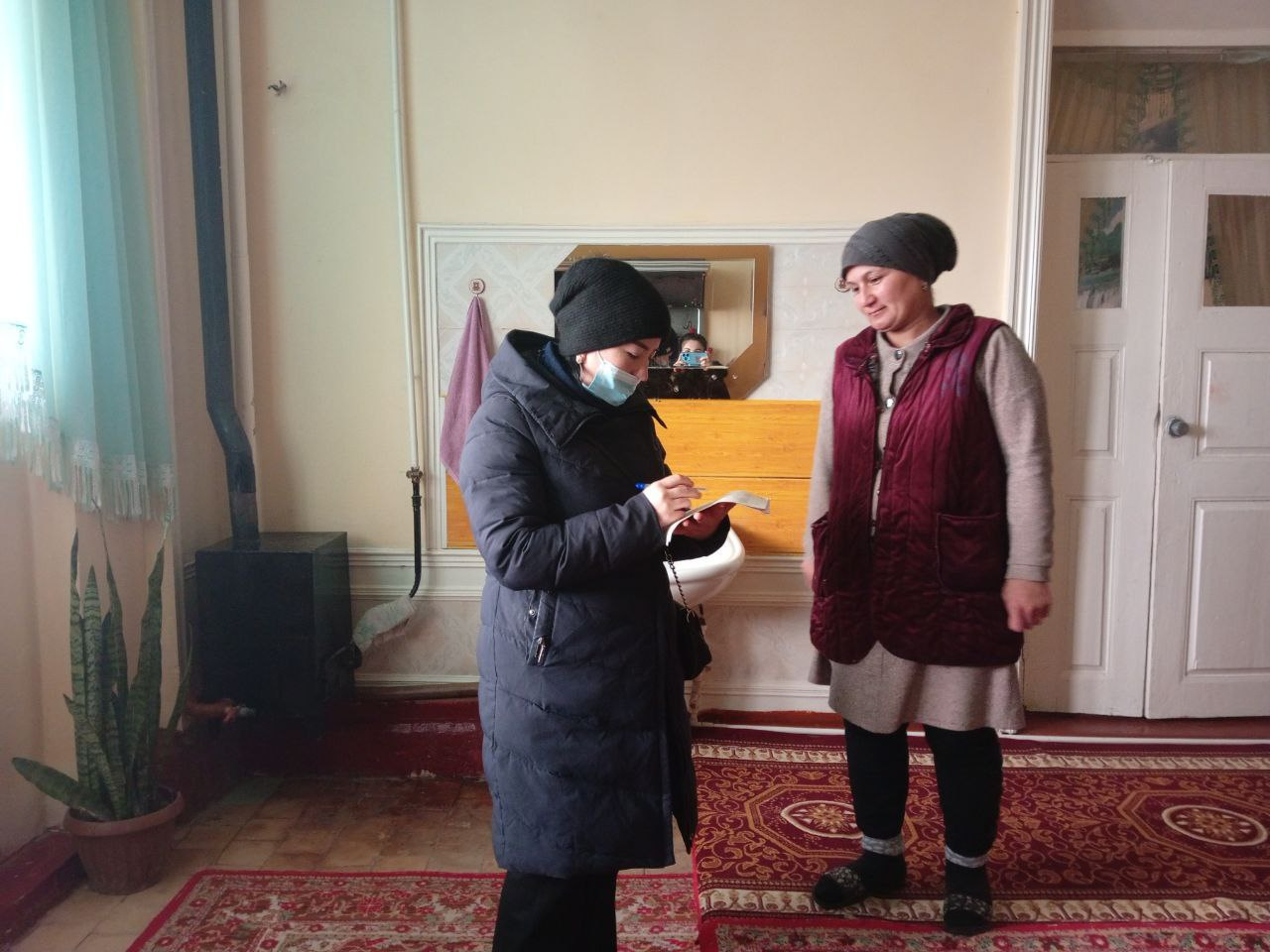 “G’ayrat” mahallasida yashovchi bemor xonadonida epidemiologik surishtiruv ishlari o’tkazilib yakuniy dezinfeksiya chora tadbirlari olib borildi